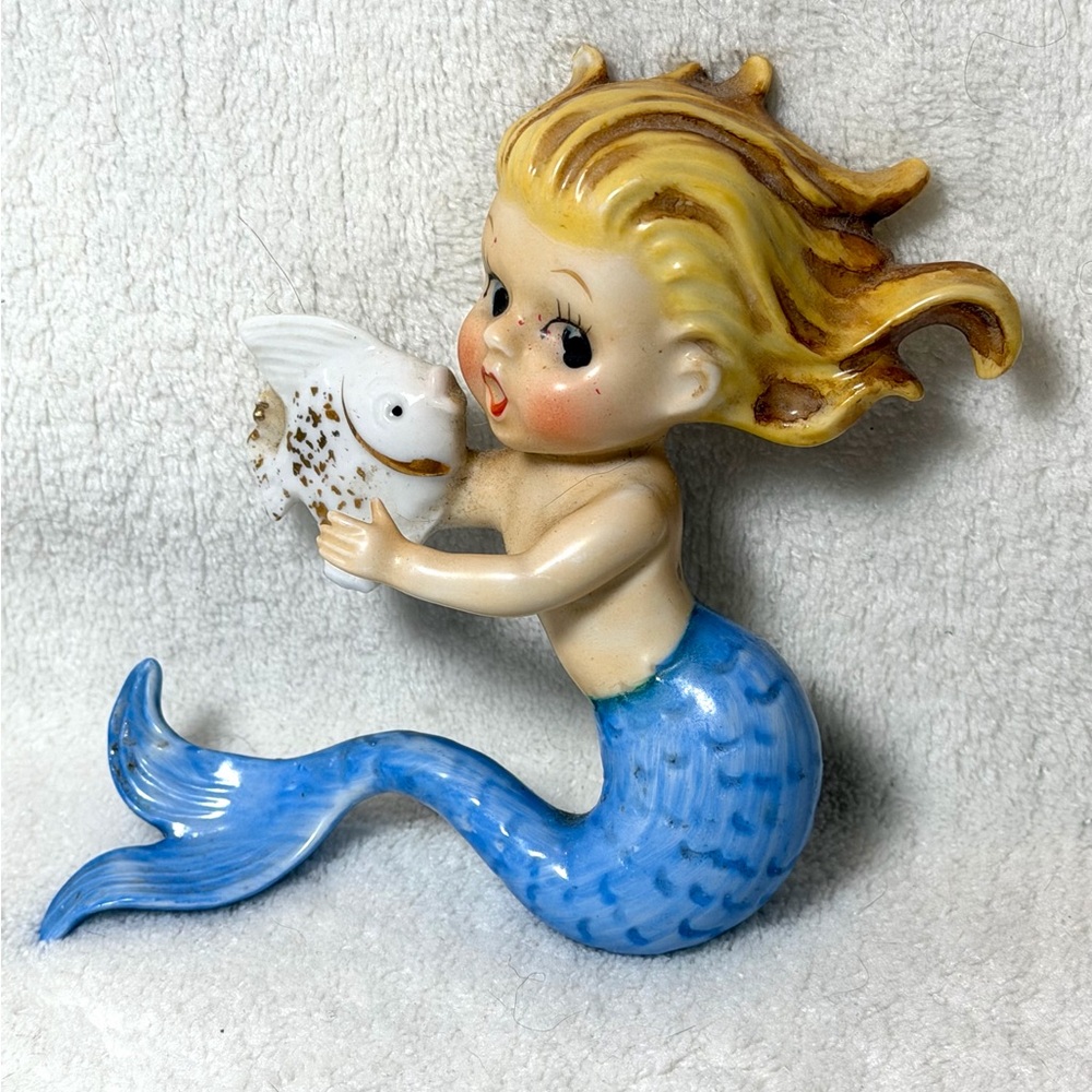 VINTAGE NORCREST MERMAID P659 HOLDING A FISH - WALL HANGING PLAQUE